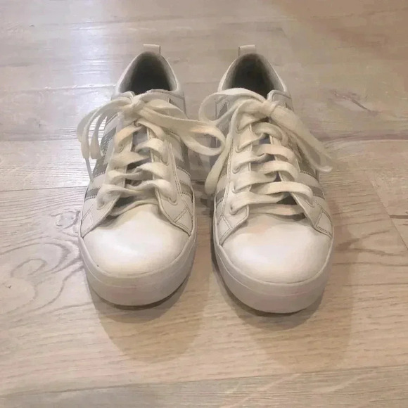 Tommy Hilfiger sneakers -white & silver/7 - Picture 2 of 6
